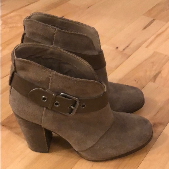 BCBG taupe suede ankle boots - Picture 3 of 4